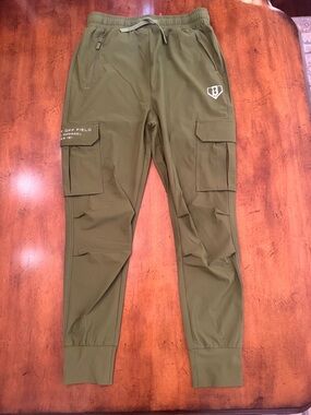 NWT Pro Series Long Cuff Cargo Performance Youth Joggers - Unit 101
YXL